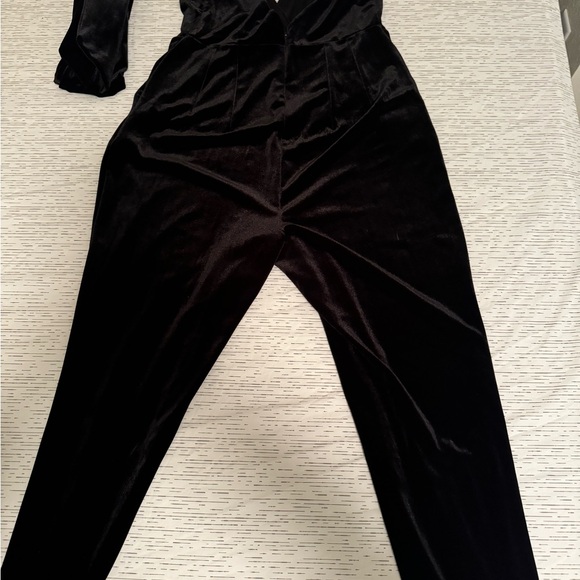 Black velvet Romper - Picture 4 of 4